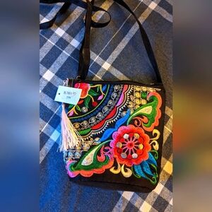 Colorful embroidered handbag 👜